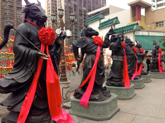 Statues at Wong Tai Sin Temple
